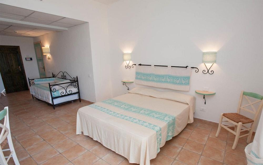 La Plage Noire Resort Marina di Sorso Extérieur photo